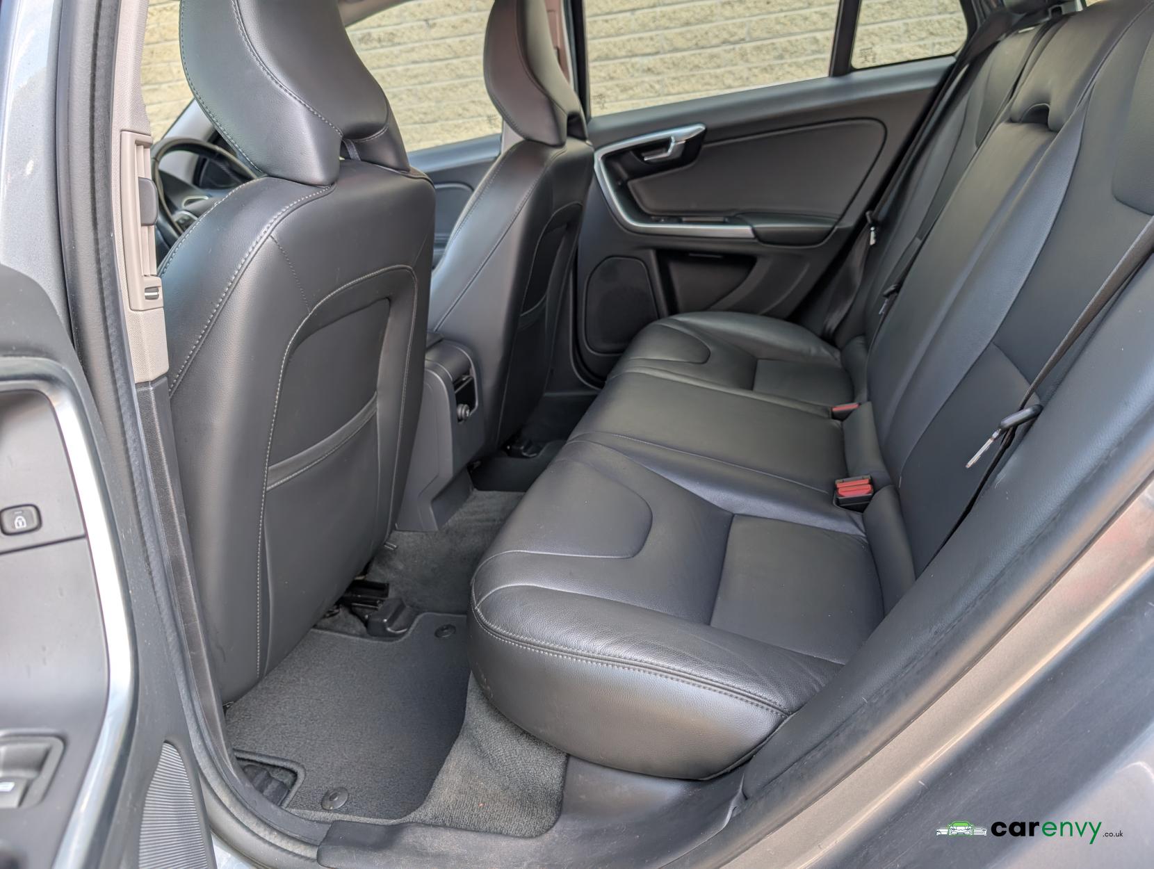 Volvo V60 2.4 D5 Twin Engine SE Nav Estate 5dr Diesel Plug-in Hybrid Auto AWD Euro 6 (s/s) (231 ps)