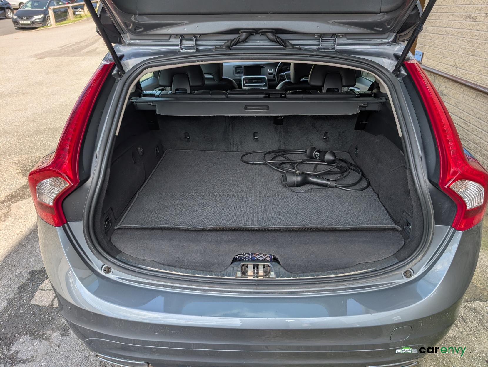 Volvo V60 2.4 D5 Twin Engine SE Nav Estate 5dr Diesel Plug-in Hybrid Auto AWD Euro 6 (s/s) (231 ps)